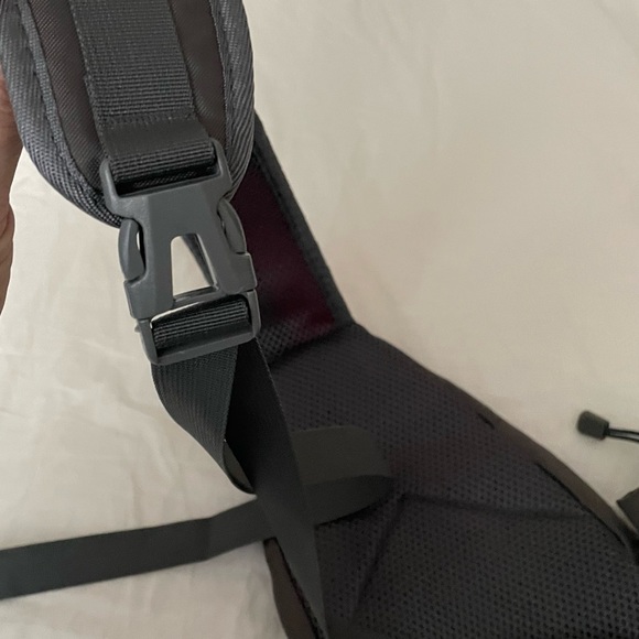 Sling bag new without tags - Picture 4 of 5